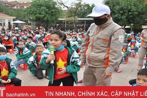 Những 'chủ nhân tương lai' ở Hà Tĩnh học cách chung tay tiết kiệm điện