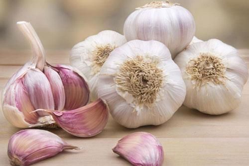 Thử đặt tỏi dưới gối ngủ, bạn sẽ thấy điều thần kỳ khi thức dậy