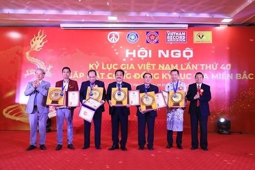 8 hạng mục kỷ lục mới được trao tại Hội ngộ Kỷ lục gia Việt Nam lần thứ 40