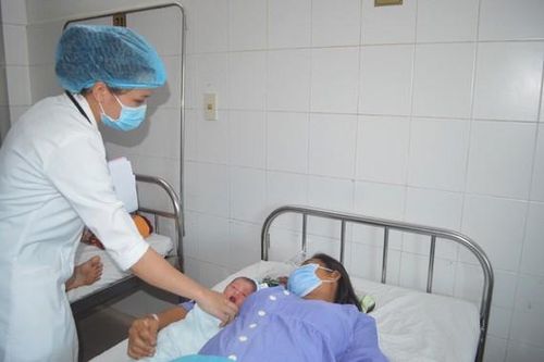 Phẫu thuật khối u xơ tử cung khủng kết hợp lấy thai cho sản phụ