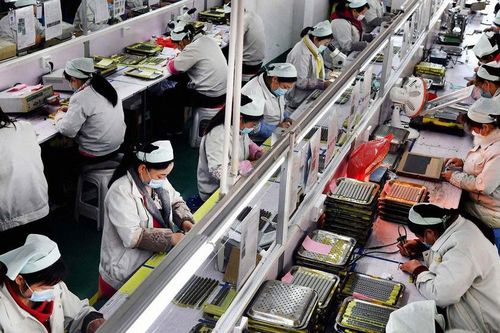 Xuất khẩu Trung Quốc bùng nổ, thặng dư cao chưa từng thấy