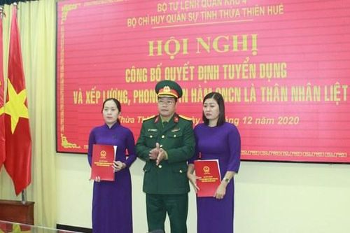 Vợ liệt sĩ hy sinh tại Rào Trăng 3 được tuyển dụng quân nhân chuyên nghiệp