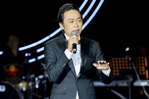 Lần hiếm hoi Hoài Linh diện vest