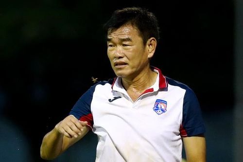 HLV Phan Thanh Hùng: 'Tôi mệt mỏi lắm rồi'