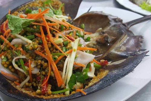 Món gỏi trứng cua móng ngựa ở Thái Lan
