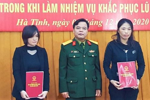 Vợ của 4 liệt sĩ Đoàn 337 được nhận vào quân đội