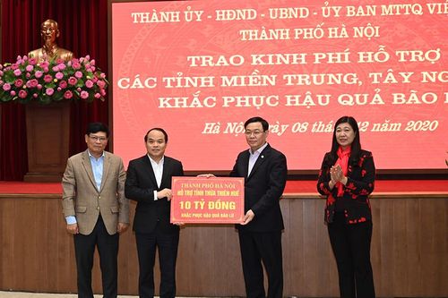 Hà Nội trao tặng 91 tỷ đồng hỗ trợ đồng bào miền Trung, Tây Nguyên