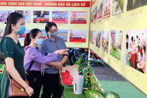 Triển lãm ảnh 'Đảng Cộng sản Việt Nam – Những dấu ấn lịch sử'
