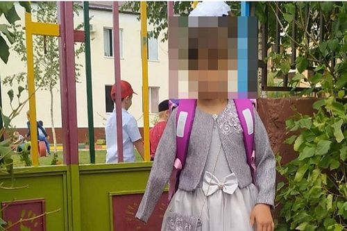 Phẫn nộ cô ruột bạo hành cháu gái như 'thời trung cổ'