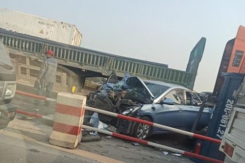 Tai nạn liên hoàn trên cầu Thanh Trì, giao thông ùn tắc nghiêm trọng