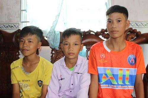 Cà Mau: Ba thiếu niên đạp xe đạp gần 400 km lên TP.HCM tìm cha mẹ