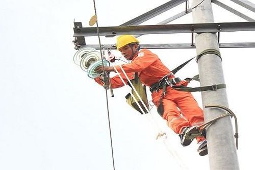 Bố trí lao động hợp lý - 'kim chỉ nam' thành công của Điện lực Hưng Yên