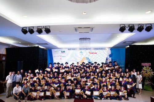Anh văn Hội Việt Mỹ VUS trao tặng học bổng tiếng Anh toàn phần cho 85 Tân Thủ Khoa