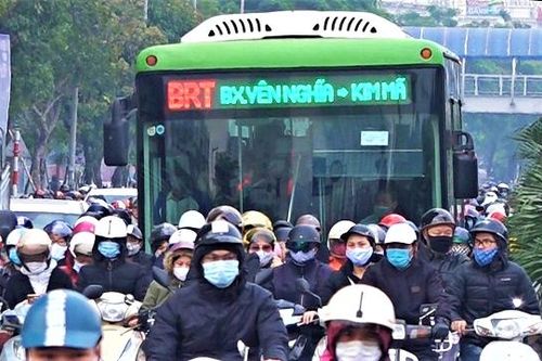 Ô tô xe máy mặc sức 'khóa' buýt nhanh BRT trong làn dành riêng