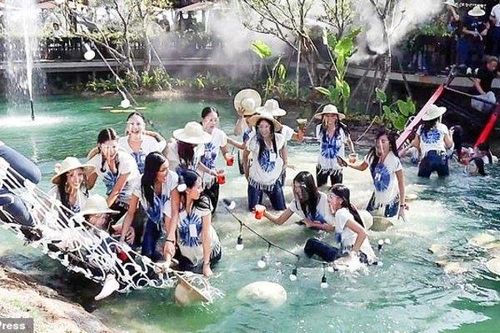 30 thí sinh Hoa hậu Thái Lan hốt hoảng khi đang diễn bị sập cầu