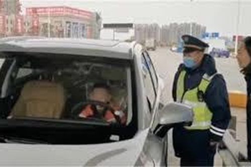 Bé trai 10 tuổi trộm chiếc xe SUV mới trong đại lý