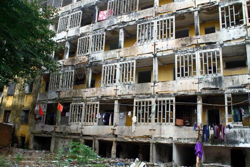 Nghệ An: Nhiều hộ dân quyết bám trụ chung cư xuống cấp không dời đi