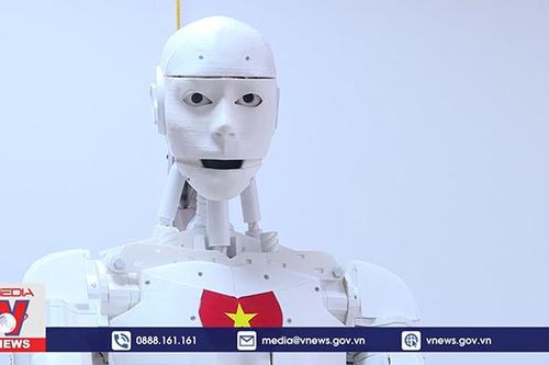 Robot Việt Nam biết giải toán, đọc thơ