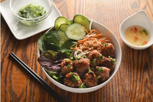 No cả sáng với bún nem nướng ngon khó cưỡng