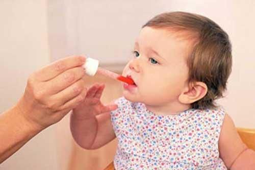 Tác hại của việc lạm dụng siro ho và những lưu ý khi sử dụng siro ho cho trẻ