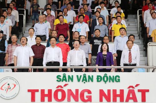 Từ kỷ lục không thẻ đỏ của sân chơi các ông bầu