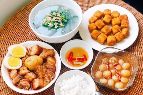 9X Đà Nẵng khoe mâm cơm mùa dịch, ai cũng khen ngon nhưng bát nước chấm mới là tâm điểm