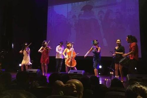 Show diễn 'Thế giới nước' gây quỹ ủng hộ miền Trung