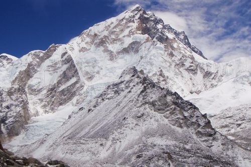Chiều cao của 'nóc nhà thế giới' Everest đã thay đổi