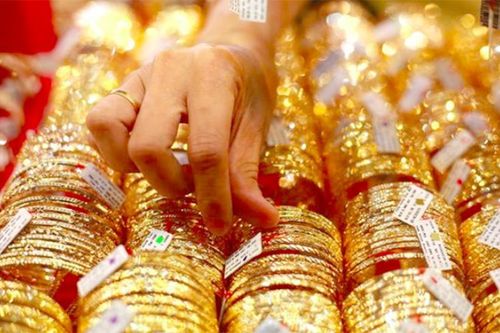 Giá vàng hôm nay ngày 8/12: Vàng lùi sát mốc 55 triệu đồng/lượng
