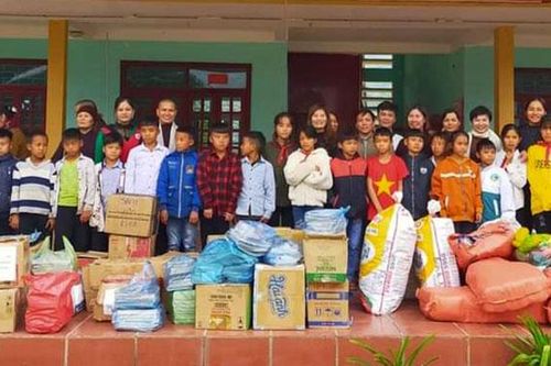 Trao 1.000 suất quà cho hộ nghèo, gia đình chính sách
