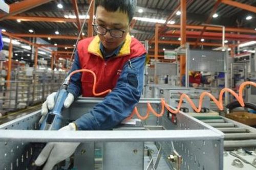 Thặng dư thương mại của Trung Quốc đang ở mức kỷ lục, cho thấy nhu cầu hàng hóa vẫn mạnh trong làn sóng triển khai các hạn chế COVID-19 mới ở châu Âu và Mỹ.