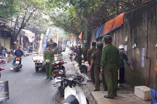 Ẩn họa chợ ''cóc'' quanh khu công nghiệp