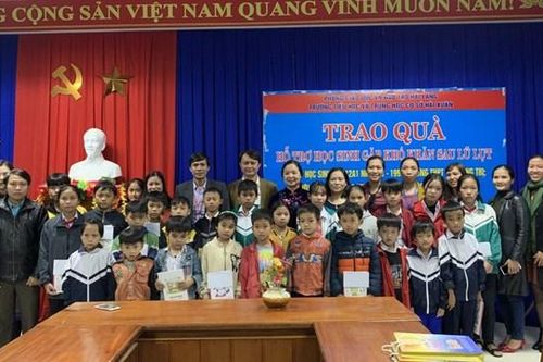 Vụ thư viện tặng sách cho đồng bào Quảng Trị