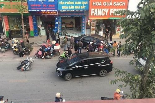 Quảng Ninh: Ô tô mất lái tông thẳng vào nhà dân