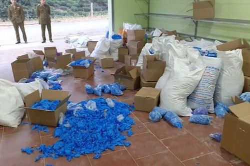 Thu giữ trên 8 tấn găng tay y tế đã qua sử dụng tại Thái Nguyên