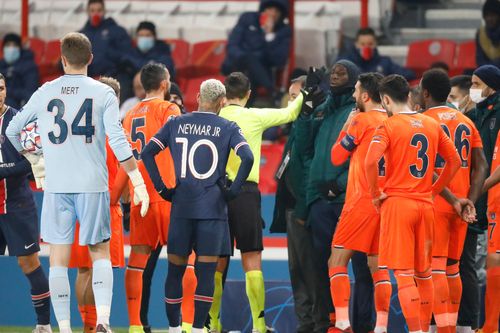 Neymar cùng đồng nghiệp bỏ trận đấu để phản đối trọng tài