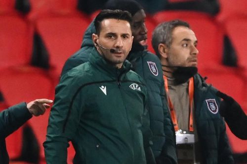 Trọng tài nói gì khiến PSG và Basaksehir bỏ thi đấu?