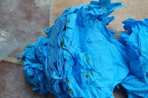 Thu giữ hơn 8 tấn găng tay y tế đã qua sử dụng