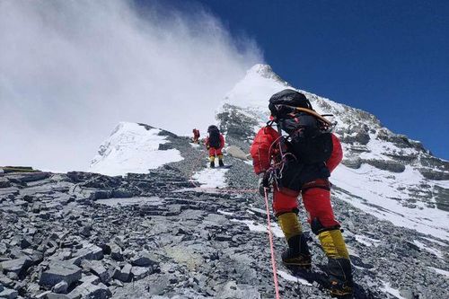 Đỉnh Everest tăng chiều cao