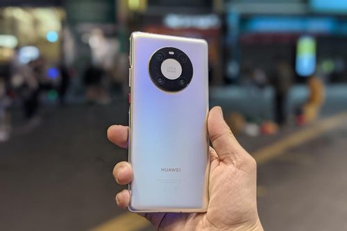 Nỗ lực cứu mảng di động của Huawei