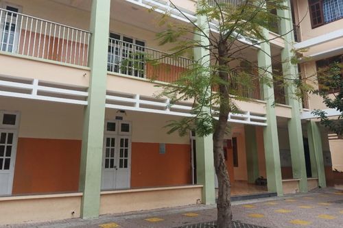 Nữ sinh nhảy lầu khi đang trong giờ học