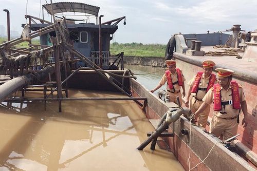Xử lý dứt điểm tình trạng khai thác cát, sỏi trái phép tại Hà Nội