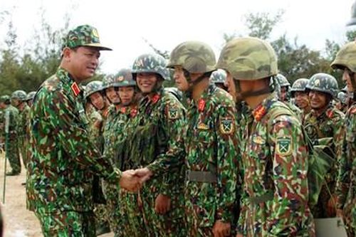 Phát huy truyền thống, tạo sức mạnh tổng hợp, xây dựng LLVT Quân khu 7 vững mạnh toàn diện
