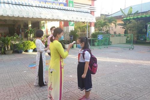 Muôn kiểu trường học ứng phó dịch Covid-19
