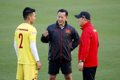 Vì COVID-19, ông Park Hang Seo đổi địa điểm đá tập rèn quân