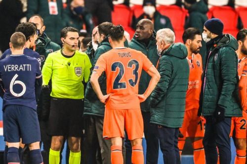 Trận PSG gặp Istanbul bị hoãn vì trọng tài phân biệt chủng tộc