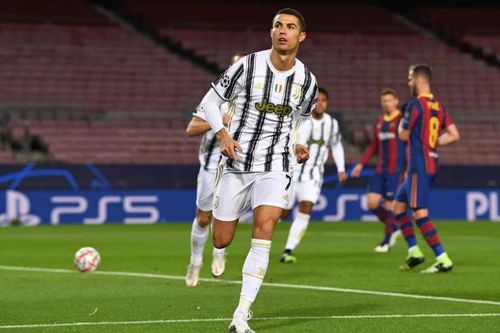 Ronaldo lập cú đúp, Juventus vùi dập Barcelona