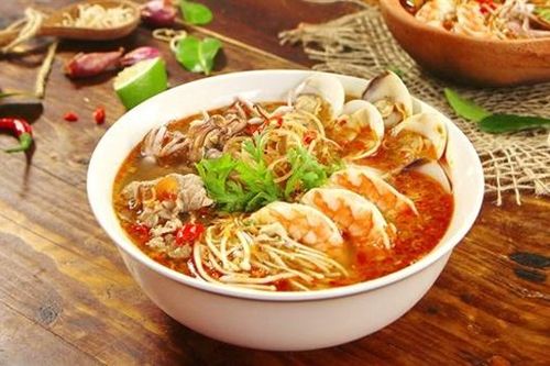 Cách làm bún thái chua cay, chuẩn vị xứ Chùa Vàng