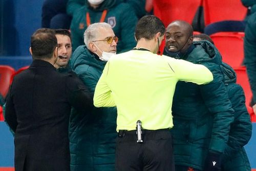 Trọng tài phân biệt chủng tộc, trận PSG vs Basaksehir bị hoãn sau 13 phút