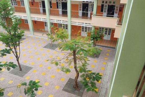 Đang trong giờ học, nữ sinh lớp 7 xin ra ngoài rồi bất ngờ nhảy từ lầu 2 xuống đất